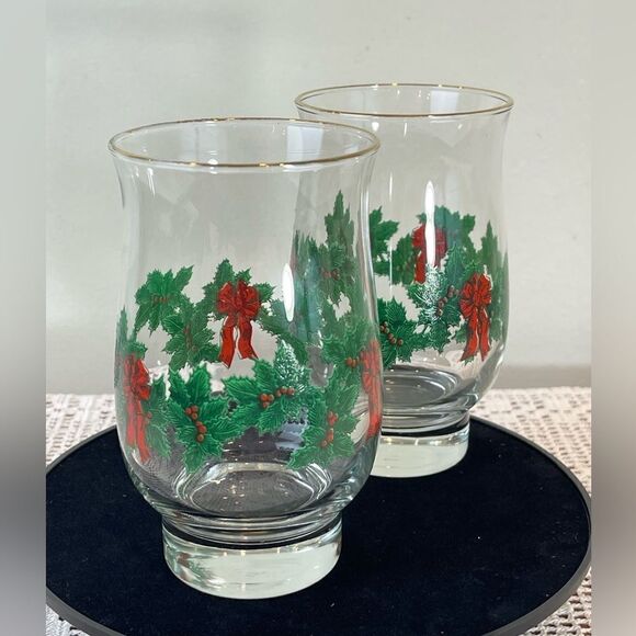 Set of two vintage Holly and Berries drinking glasses || vintage water glasses - Picture 5 of 13